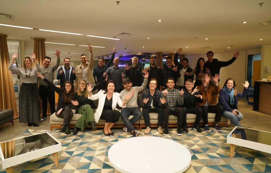 Foto de grupo dos participantes do evento